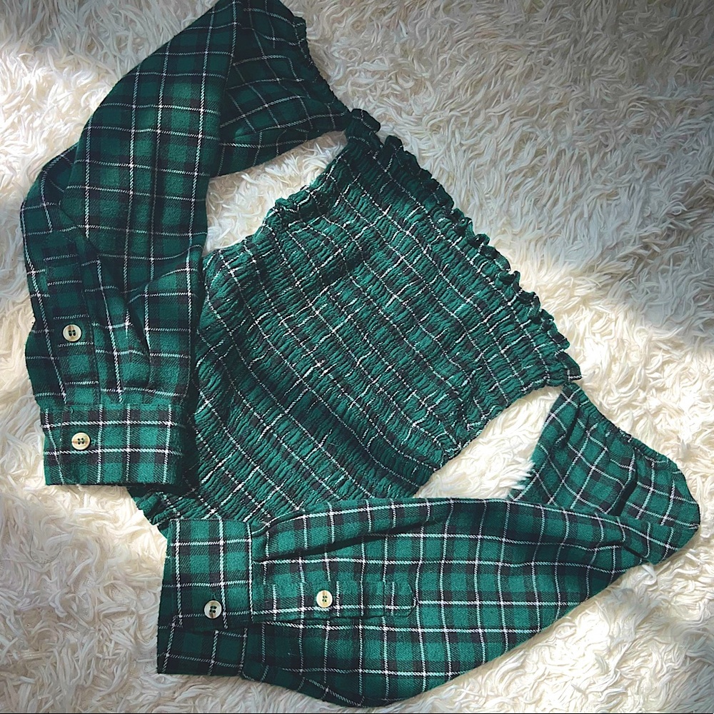 Off-shoulder attached-sleeve plaid top